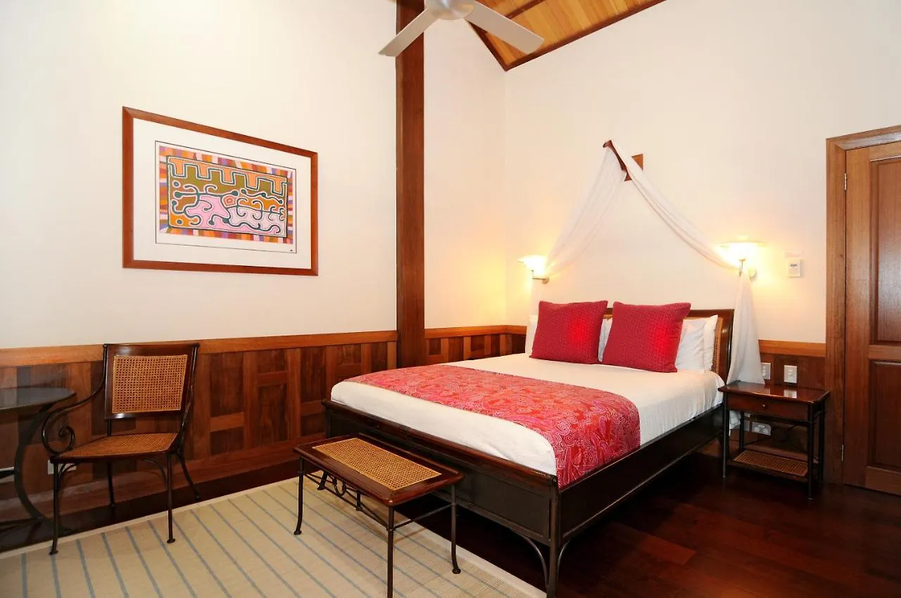Villa Empat Puluh Dua Port Douglas 0*,