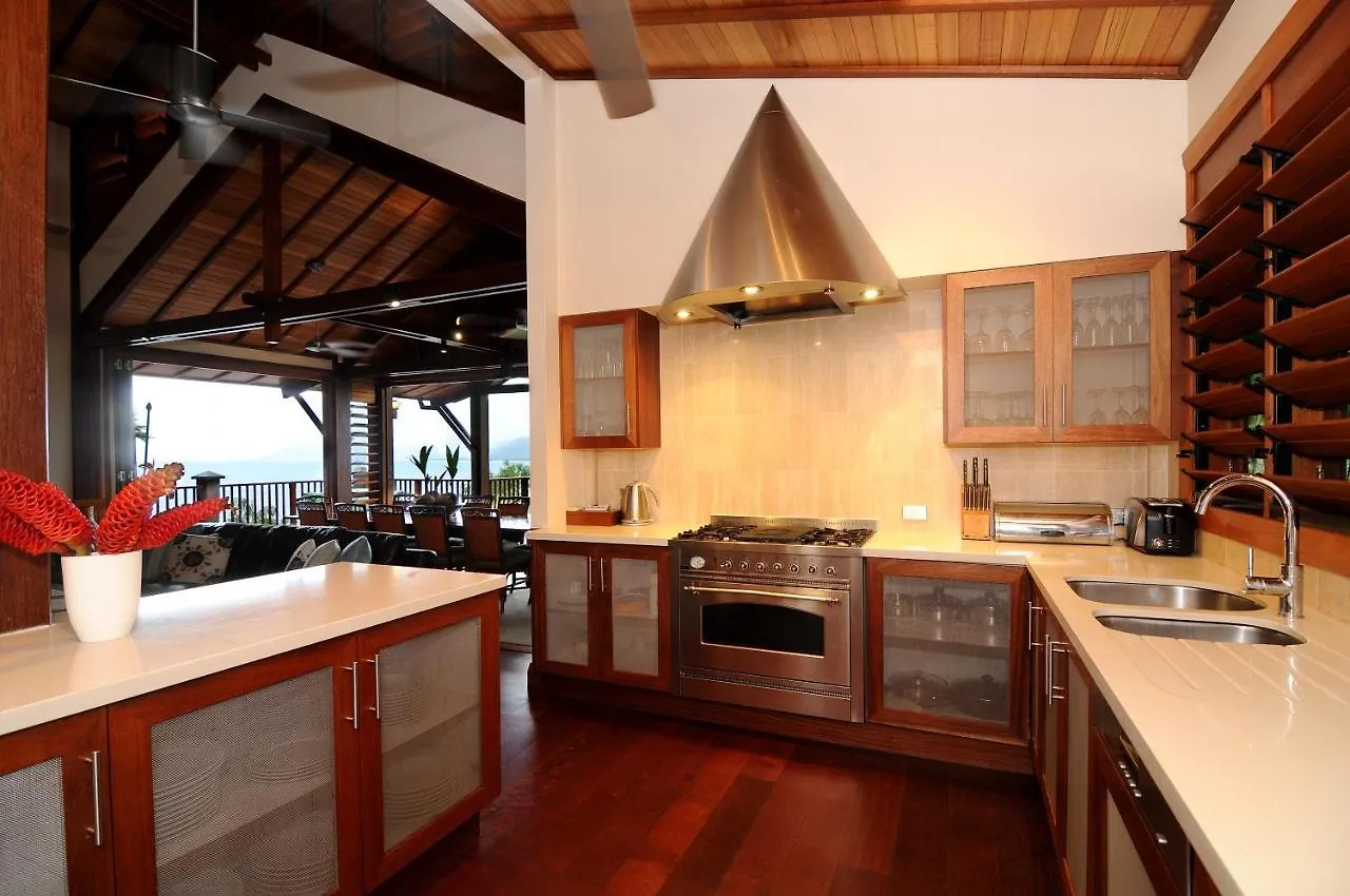 Villa Empat Puluh Dua Port Douglas Australia