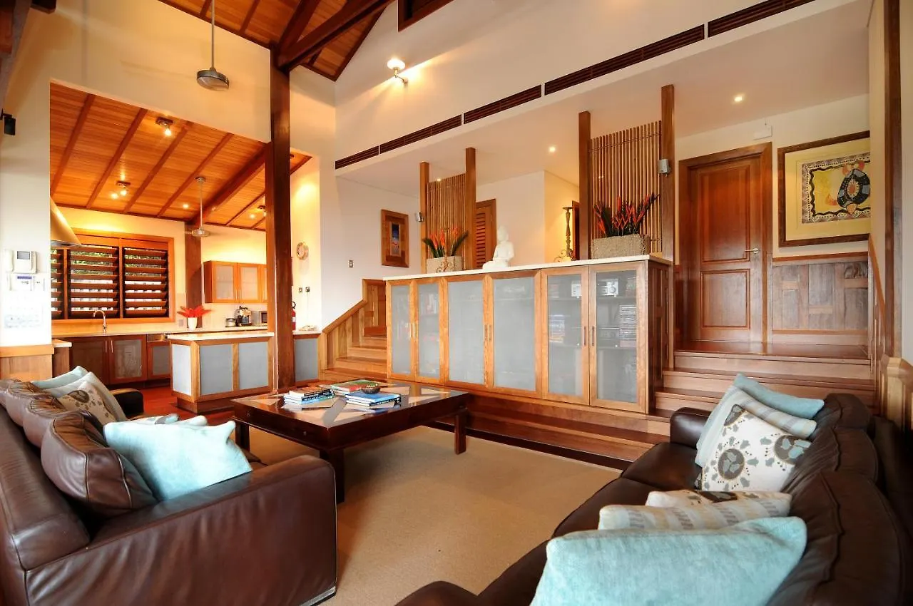 Villa Empat Puluh Dua Port Douglas