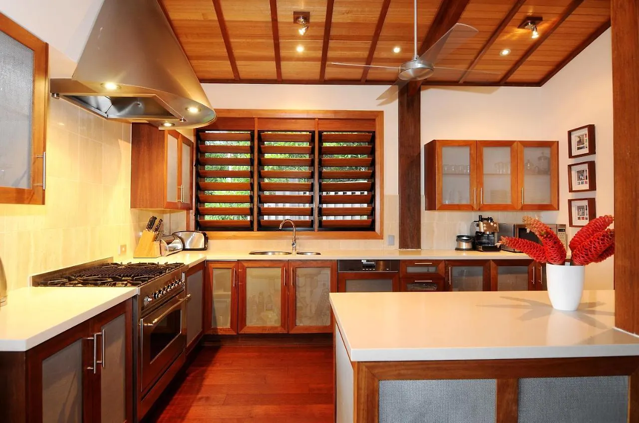 Villa Empat Puluh Dua Port Douglas