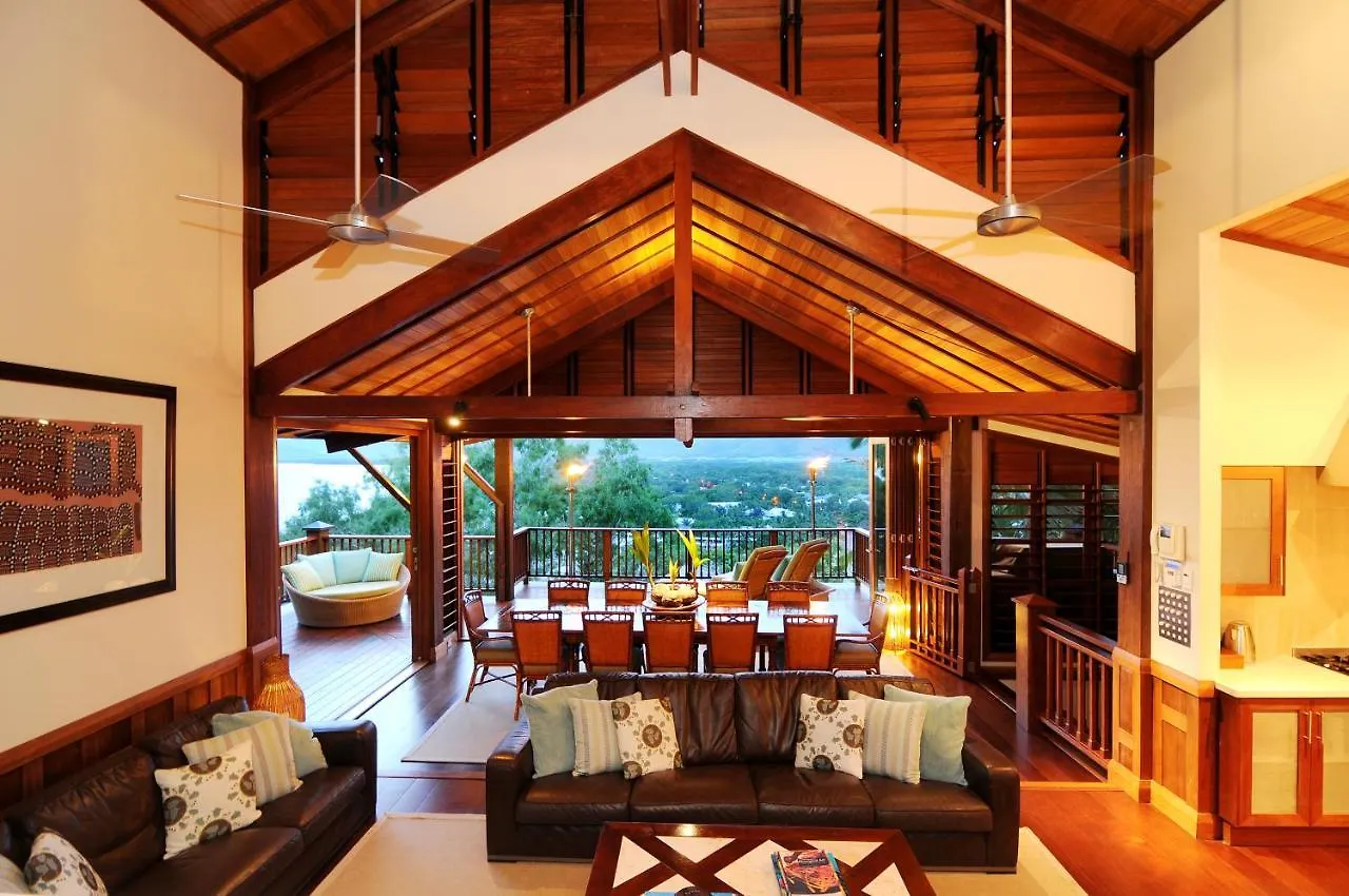 Villa Empat Puluh Dua Port Douglas